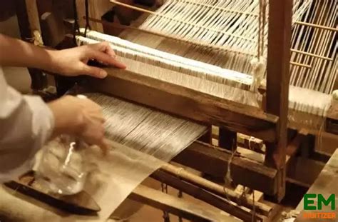 Explain the Difference between Weaving and Embroidery: A Detailed Insight