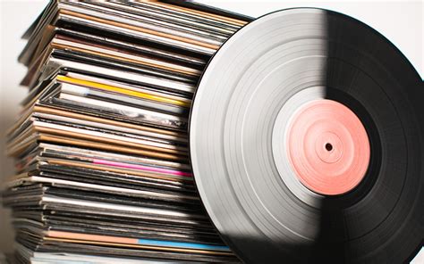 how much music can fit on a vinyl: exploring the limits and possibilities